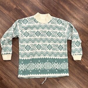 Vintage Weekend Edition Sweater‎